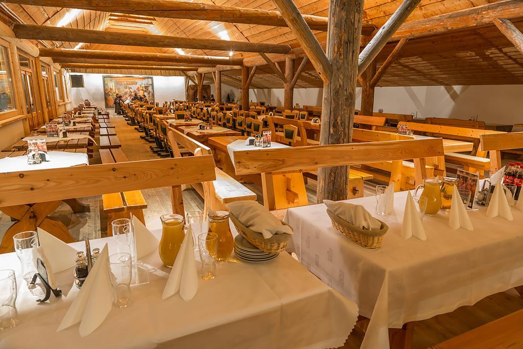 Krakowiacy I Gorale Hotel Krzyszkowice Buitenkant foto